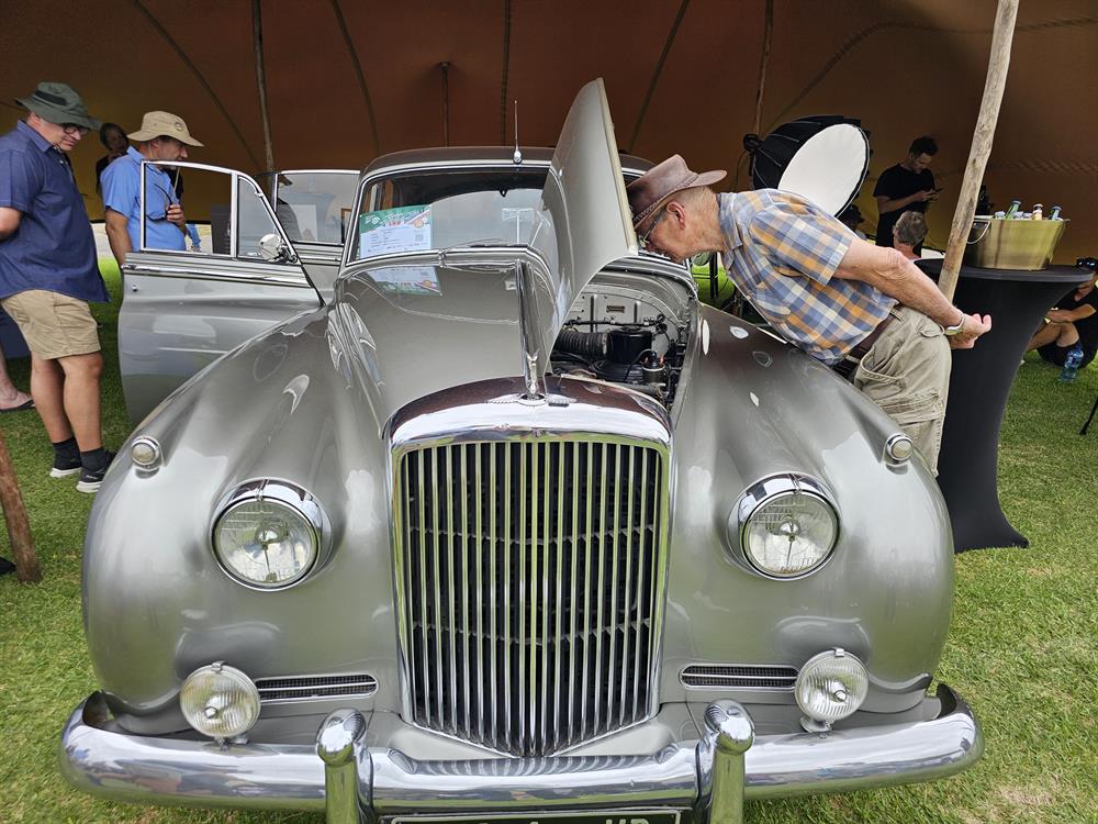 Old Car Show draws 12 000 visitors